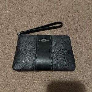 Coach Corner Zip Wristlet
In Signature Canvas